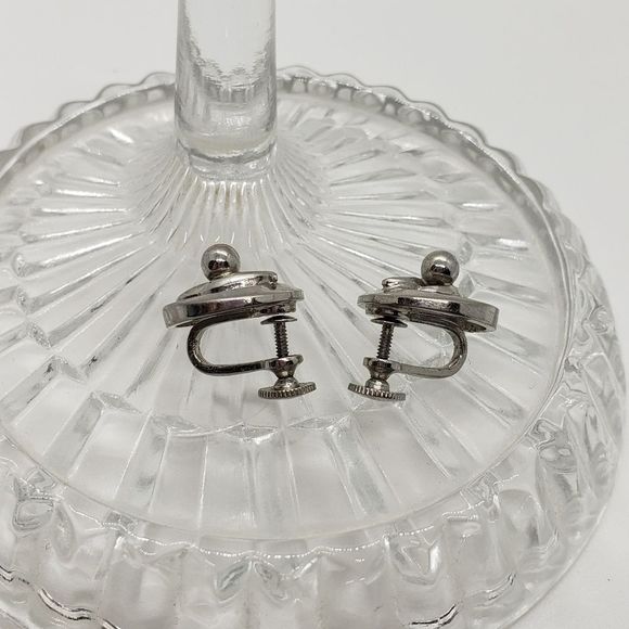 Vintage Alice 🥰 Silver Tone Round Screw Back Earrings - Picture 4 of 5